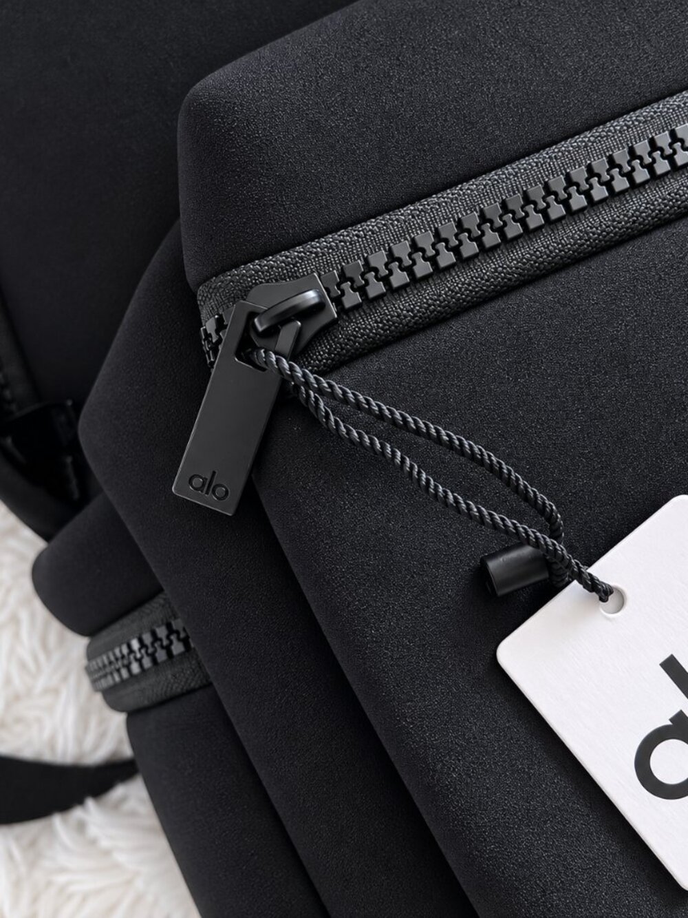 Alo Yoga Stow Backpack Black NWT Sold Out $328 - Picture 10 of 11